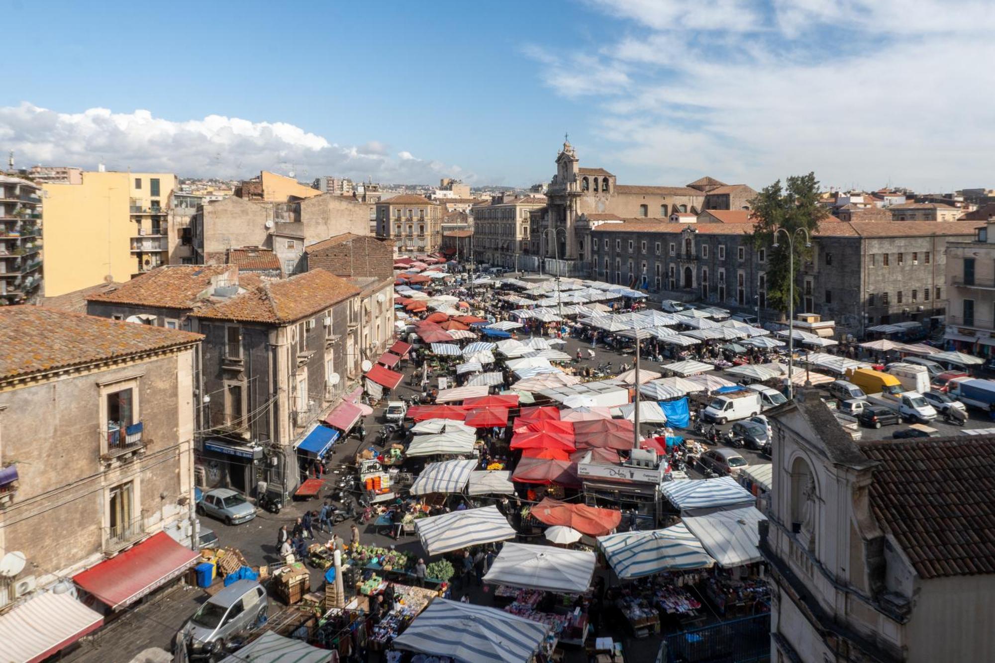 B&B I Miti Dell Etna Catania Centro Vicino Il Duomo ภายนอก รูปภาพ